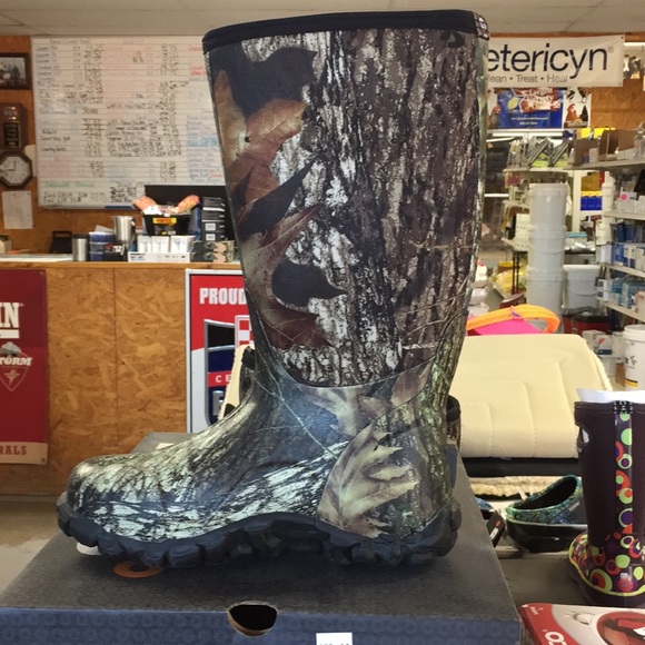Bogs Other - Men’s bogs classic high mossy oak size 7
